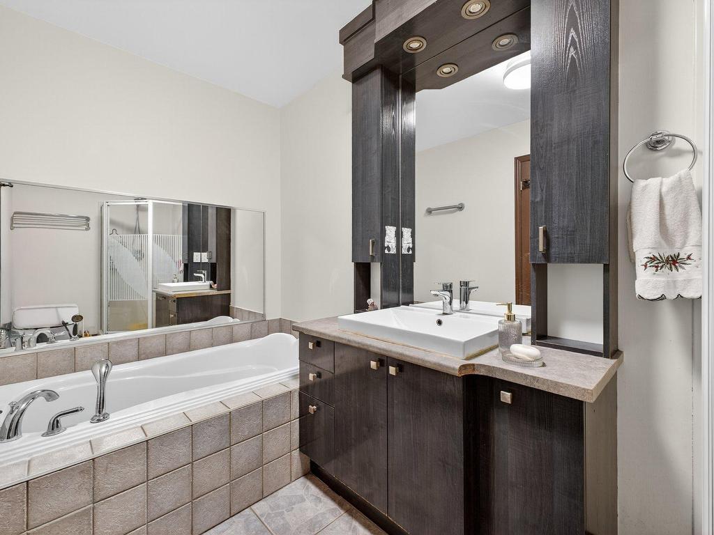 









6796


23e Avenue

,
Rosemont/La Petite-Patrie (Montréal),




QC
H1T4C5

