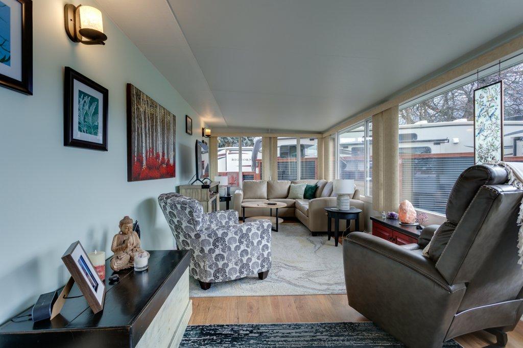 









415


Commonwealth

Road, 35,
Kelowna,




BC
V4V 1P4

