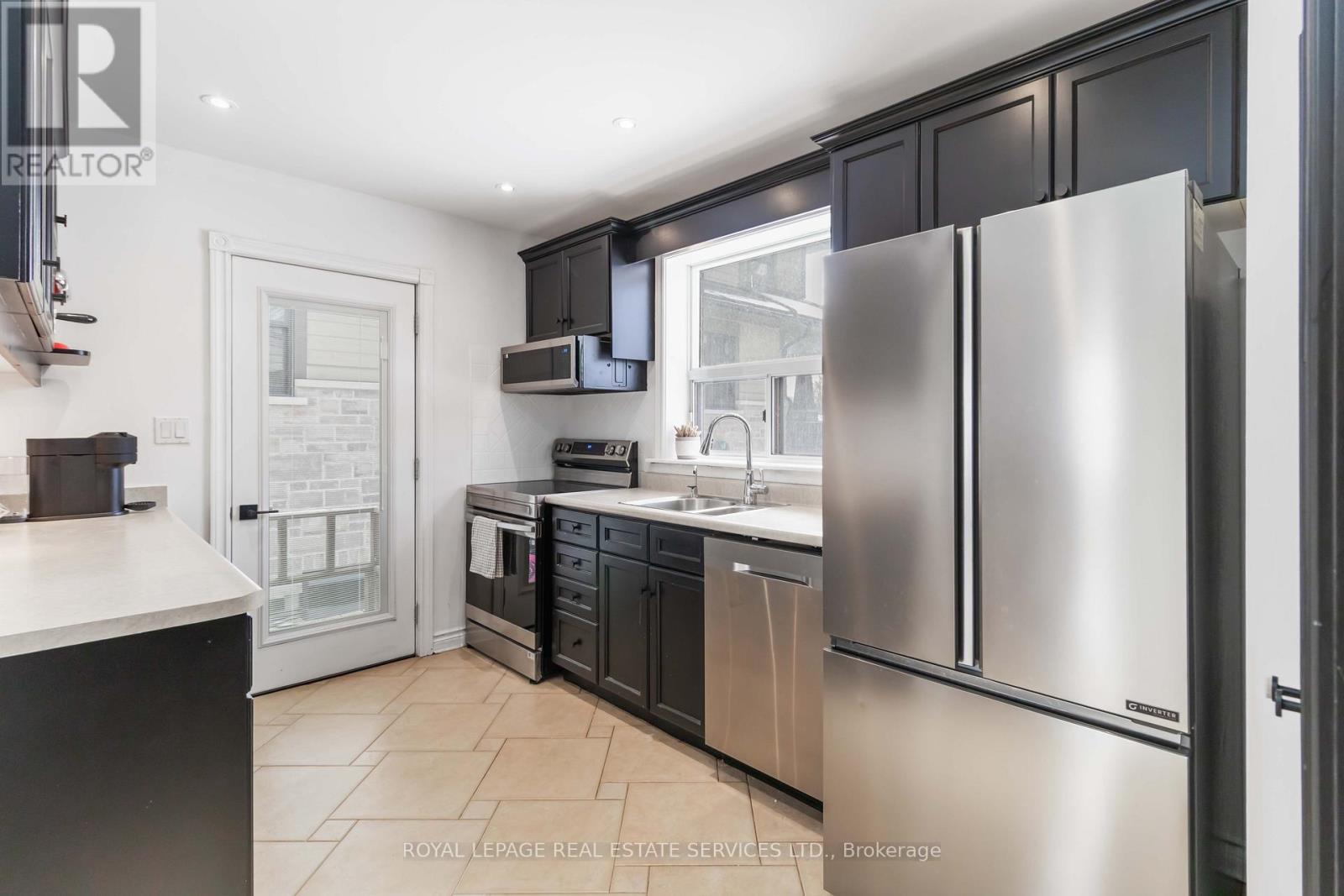 












MAIN - 2046 REDAN DRIVE

,
Mississauga,




Ontario
L4Y1N8

