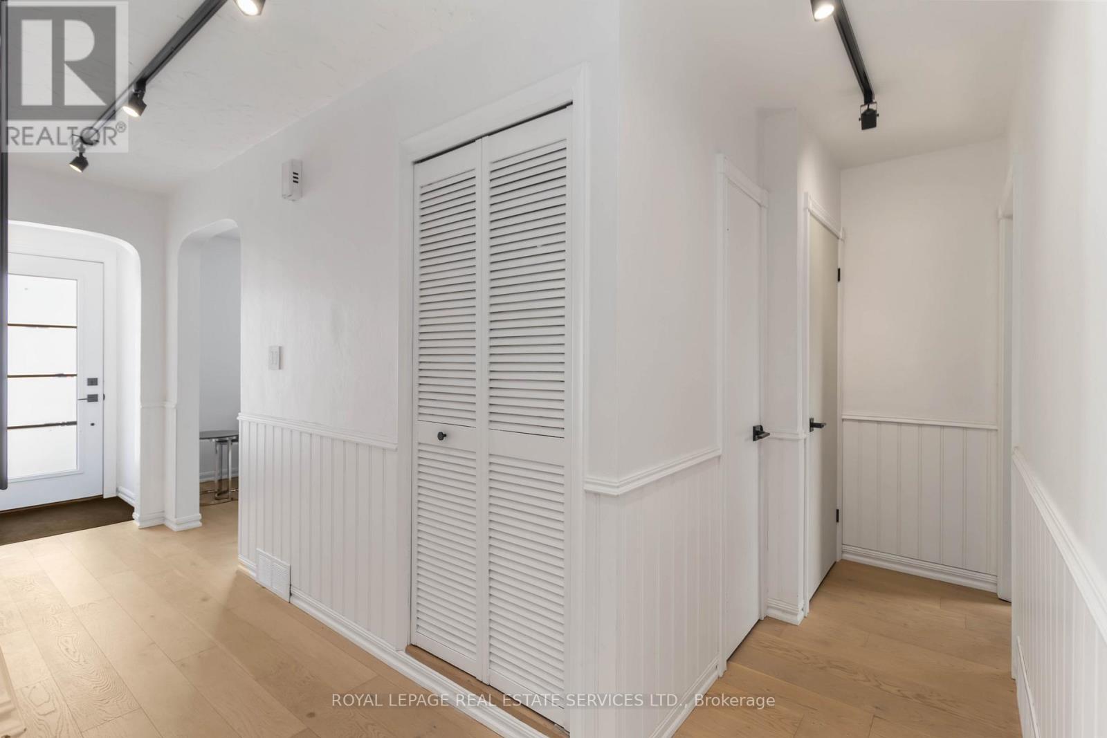 












MAIN - 2046 REDAN DRIVE

,
Mississauga,




Ontario
L4Y1N8

