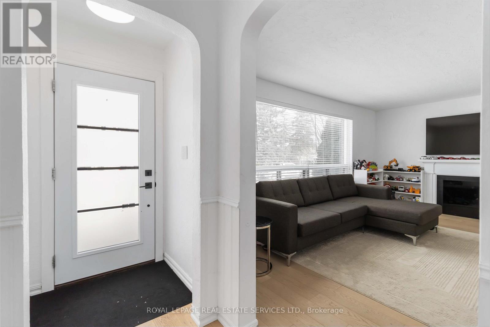 












MAIN - 2046 REDAN DRIVE

,
Mississauga,




Ontario
L4Y1N8

