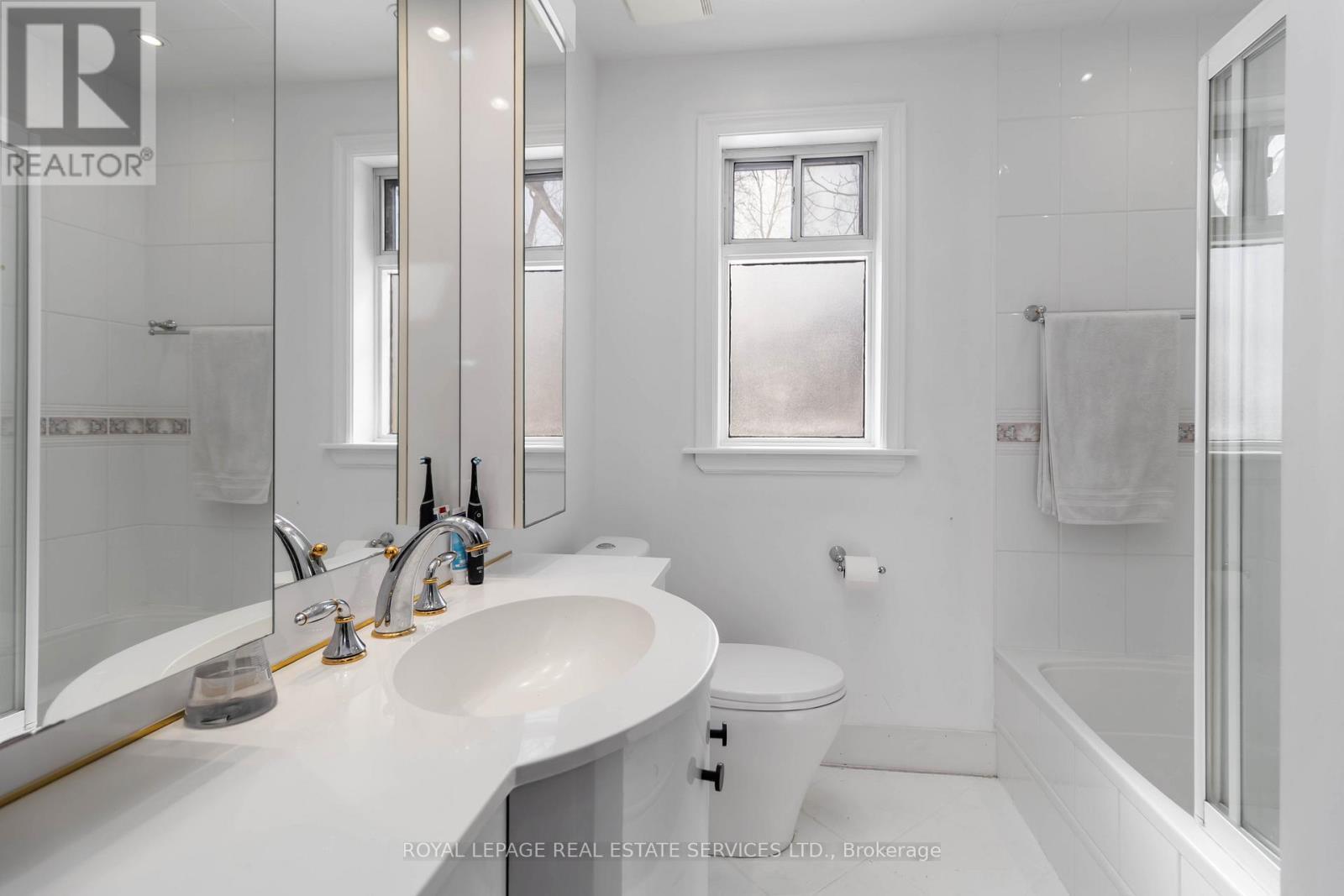 












MAIN - 2046 REDAN DRIVE

,
Mississauga,




Ontario
L4Y1N8

