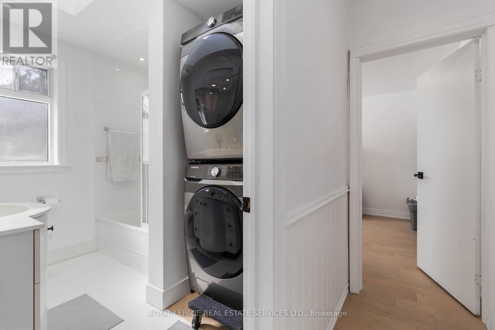 












MAIN - 2046 REDAN DRIVE

,
Mississauga,




Ontario
L4Y1N8

