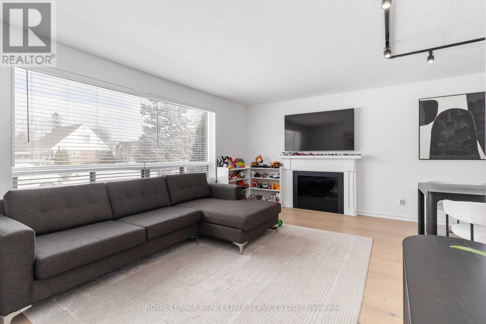 












MAIN - 2046 REDAN DRIVE

,
Mississauga,




Ontario
L4Y1N8

