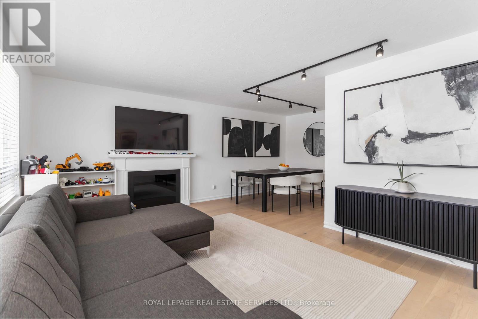 












MAIN - 2046 REDAN DRIVE

,
Mississauga,




Ontario
L4Y1N8

