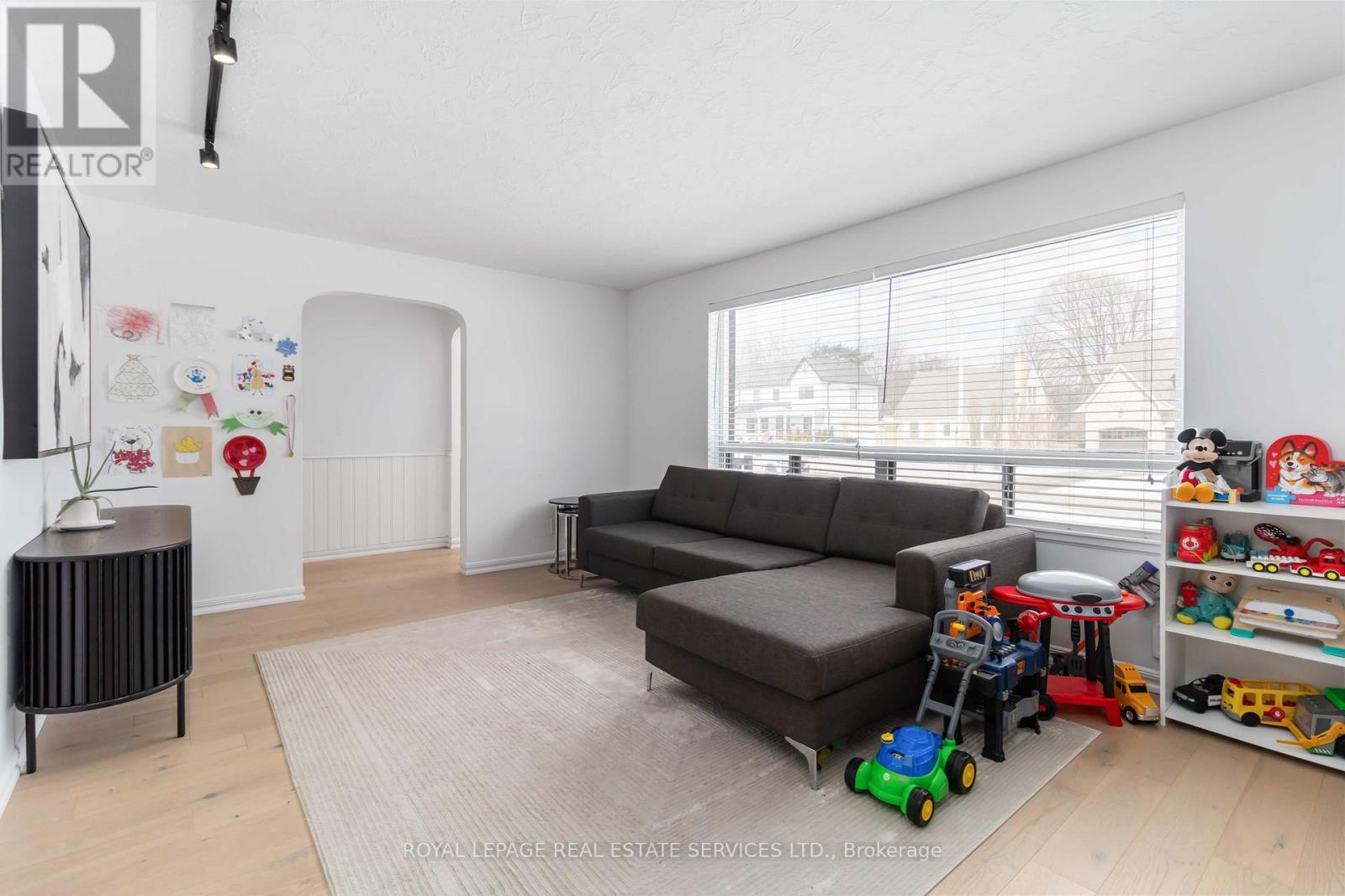 












MAIN - 2046 REDAN DRIVE

,
Mississauga,




Ontario
L4Y1N8

