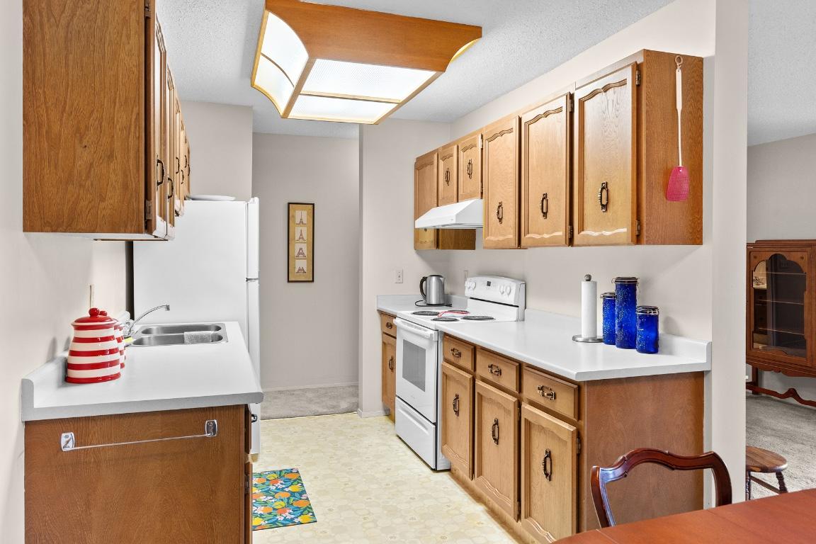 









555


Rowcliffe

Avenue, 406,
Kelowna,




BC
V1Y 5Y8

