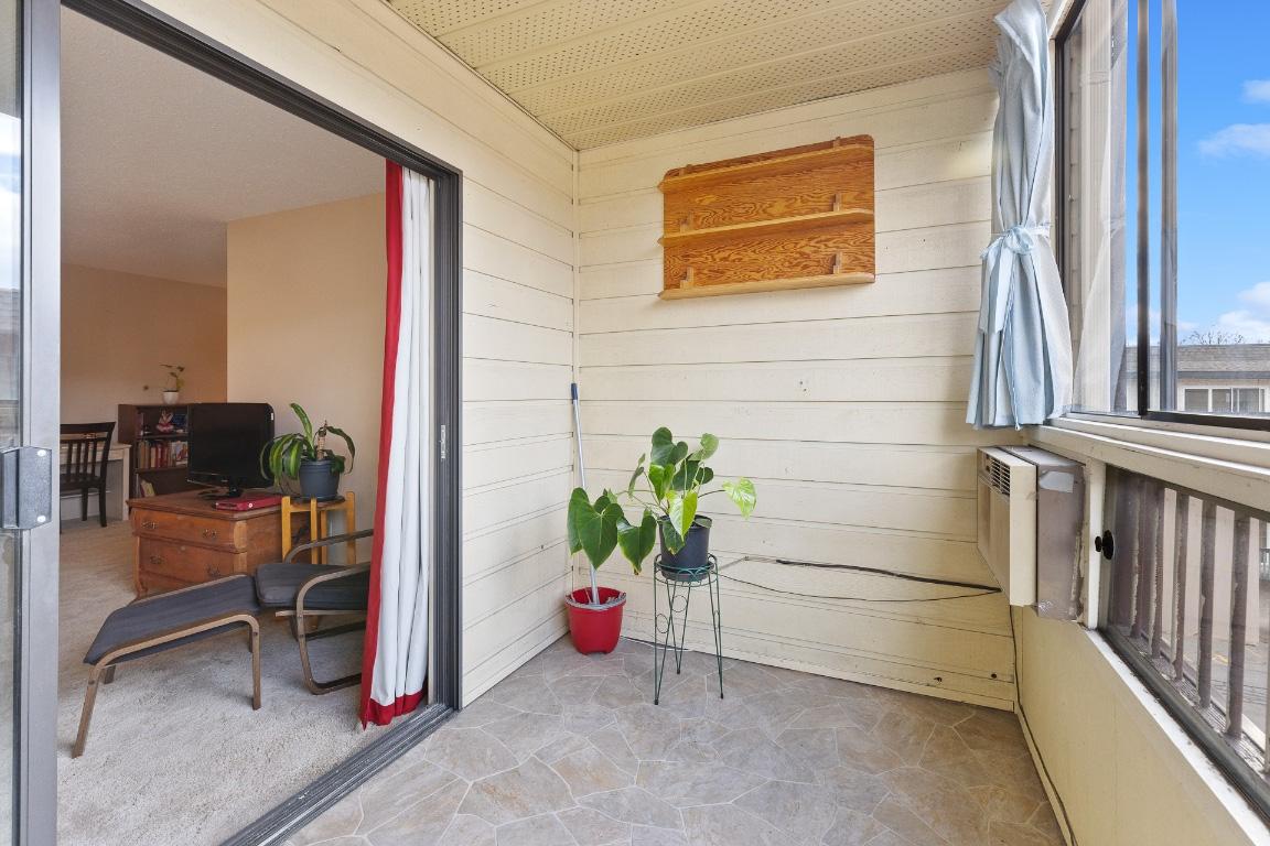 









555


Rowcliffe

Avenue, 406,
Kelowna,




BC
V1Y 5Y8

