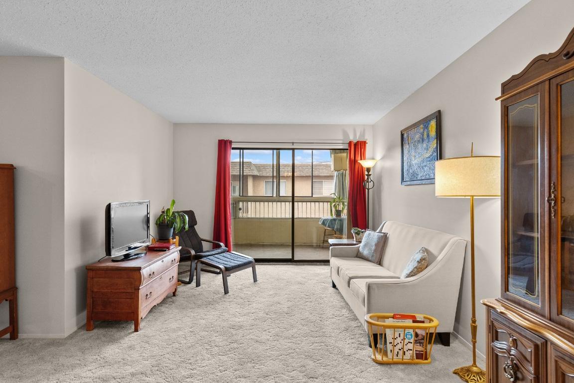 









555


Rowcliffe

Avenue, 406,
Kelowna,




BC
V1Y 5Y8

