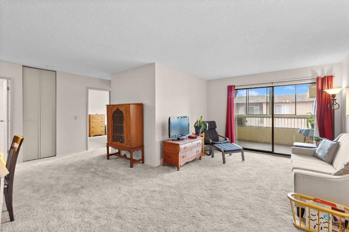 









555


Rowcliffe

Avenue, 406,
Kelowna,




BC
V1Y 5Y8

