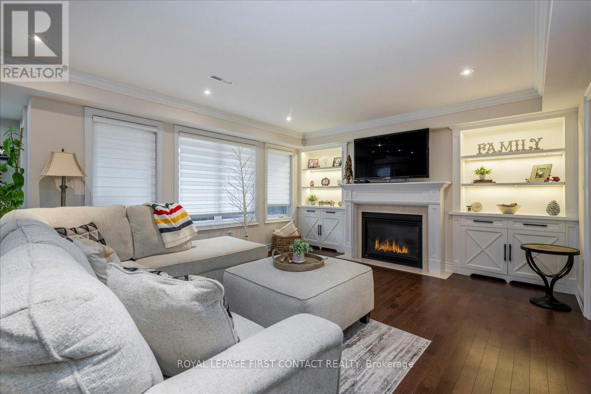 












222 RIDGE WAY

,
New Tecumseth,




Ontario
L9R0H2

