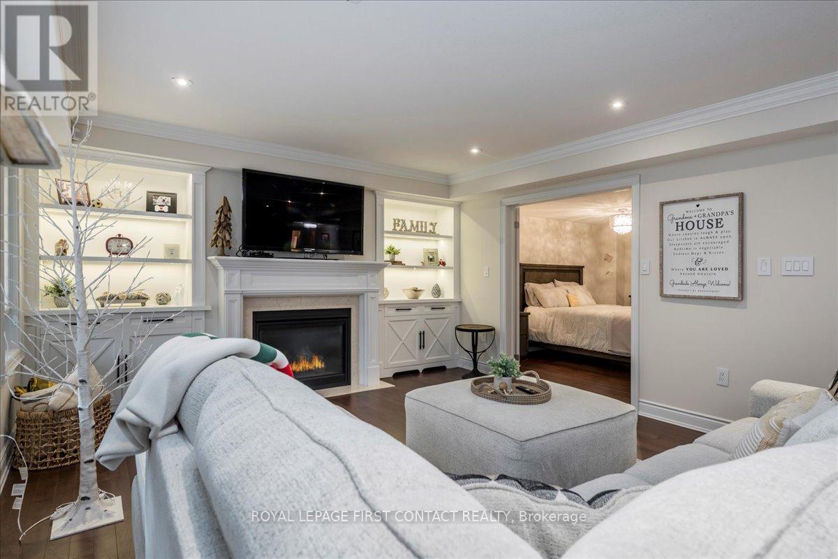 












222 RIDGE WAY

,
New Tecumseth,




Ontario
L9R0H2

