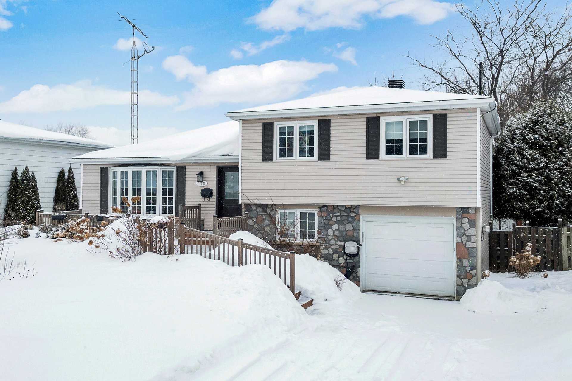 









170


Place Cedarwood

,
Pincourt,




QC
J7V5B9

