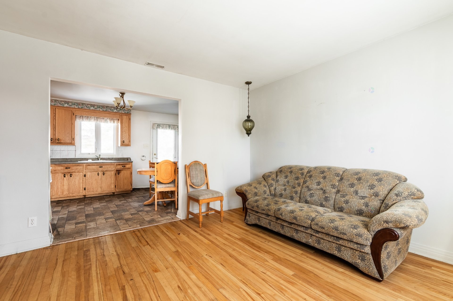 









11027


Av. Racette

,
Montréal (Montréal-Nord),




QC
H3N2Z3

