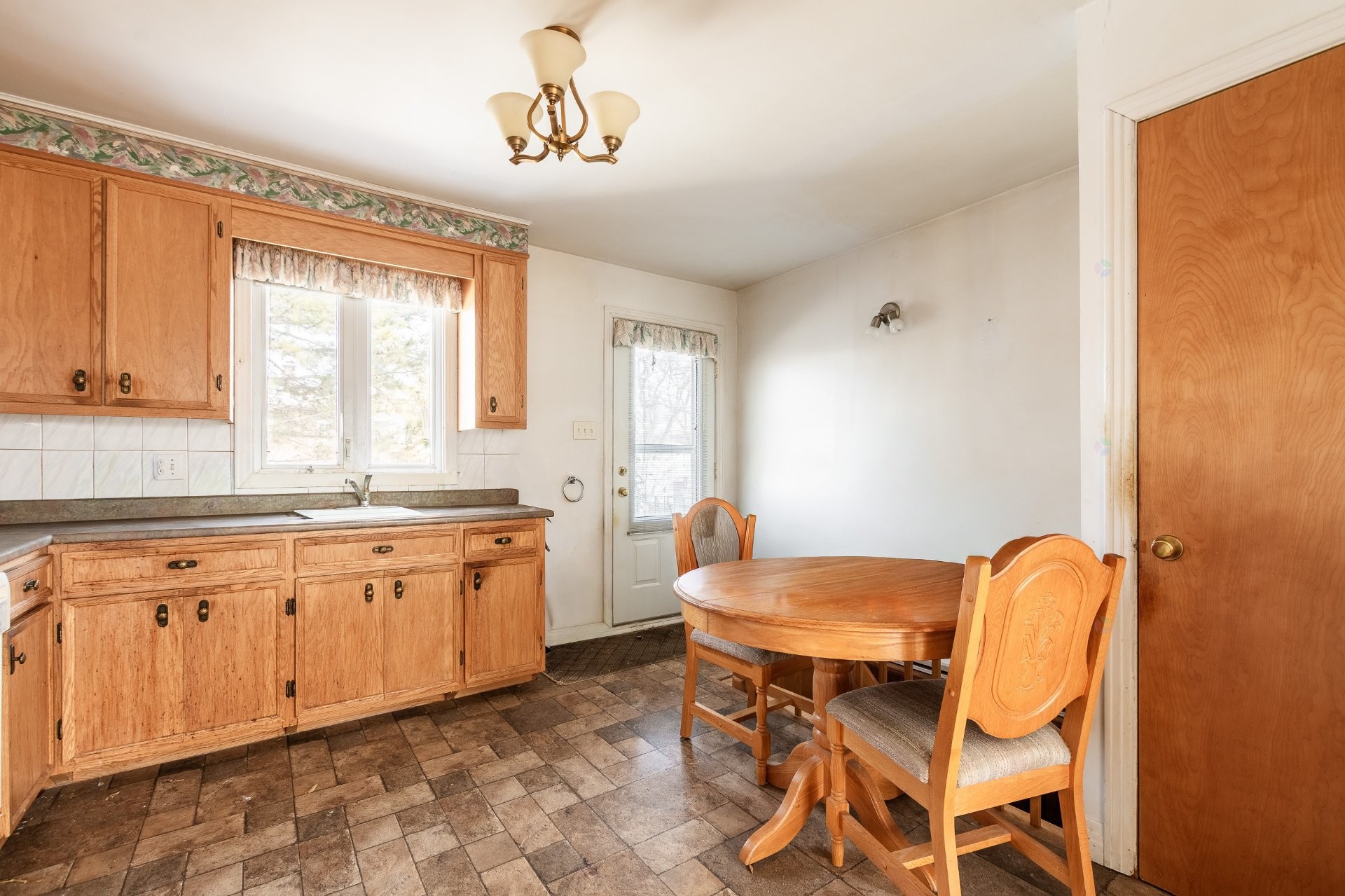 









11027


Av. Racette

,
Montréal (Montréal-Nord),




QC
H3N2Z3

