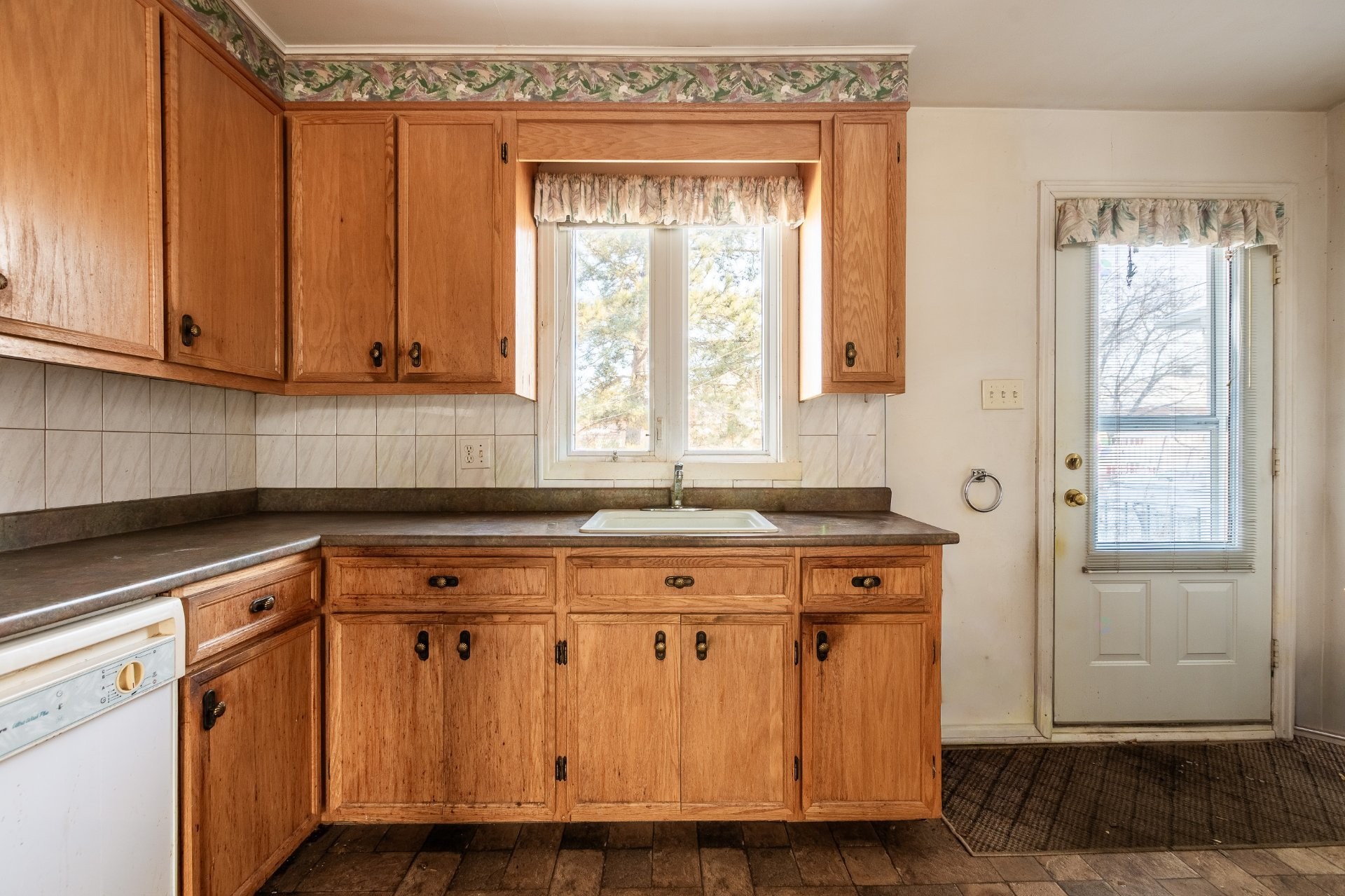 









11027


Av. Racette

,
Montréal (Montréal-Nord),




QC
H3N2Z3

