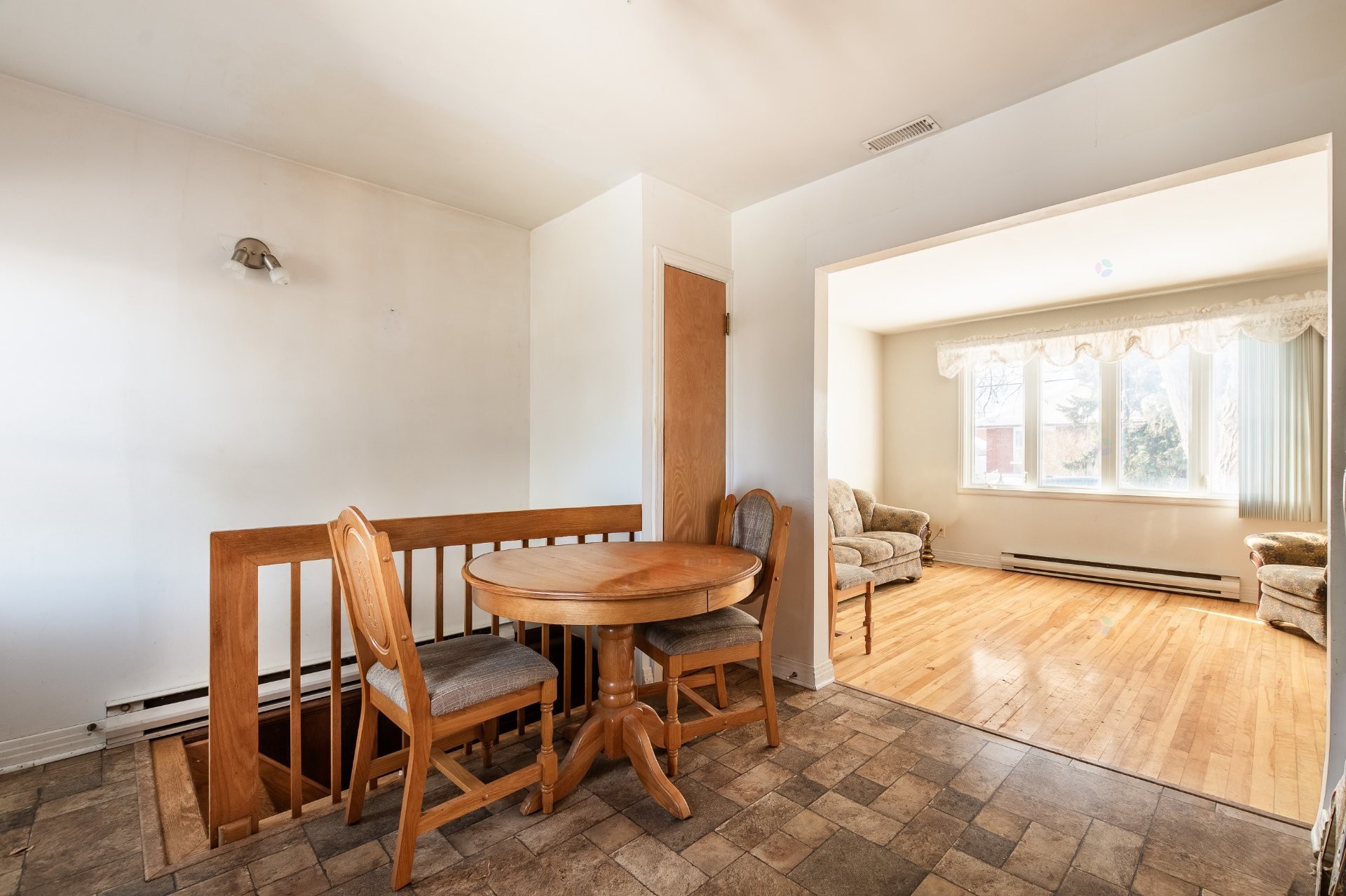 









11027


Av. Racette

,
Montréal (Montréal-Nord),




QC
H3N2Z3

