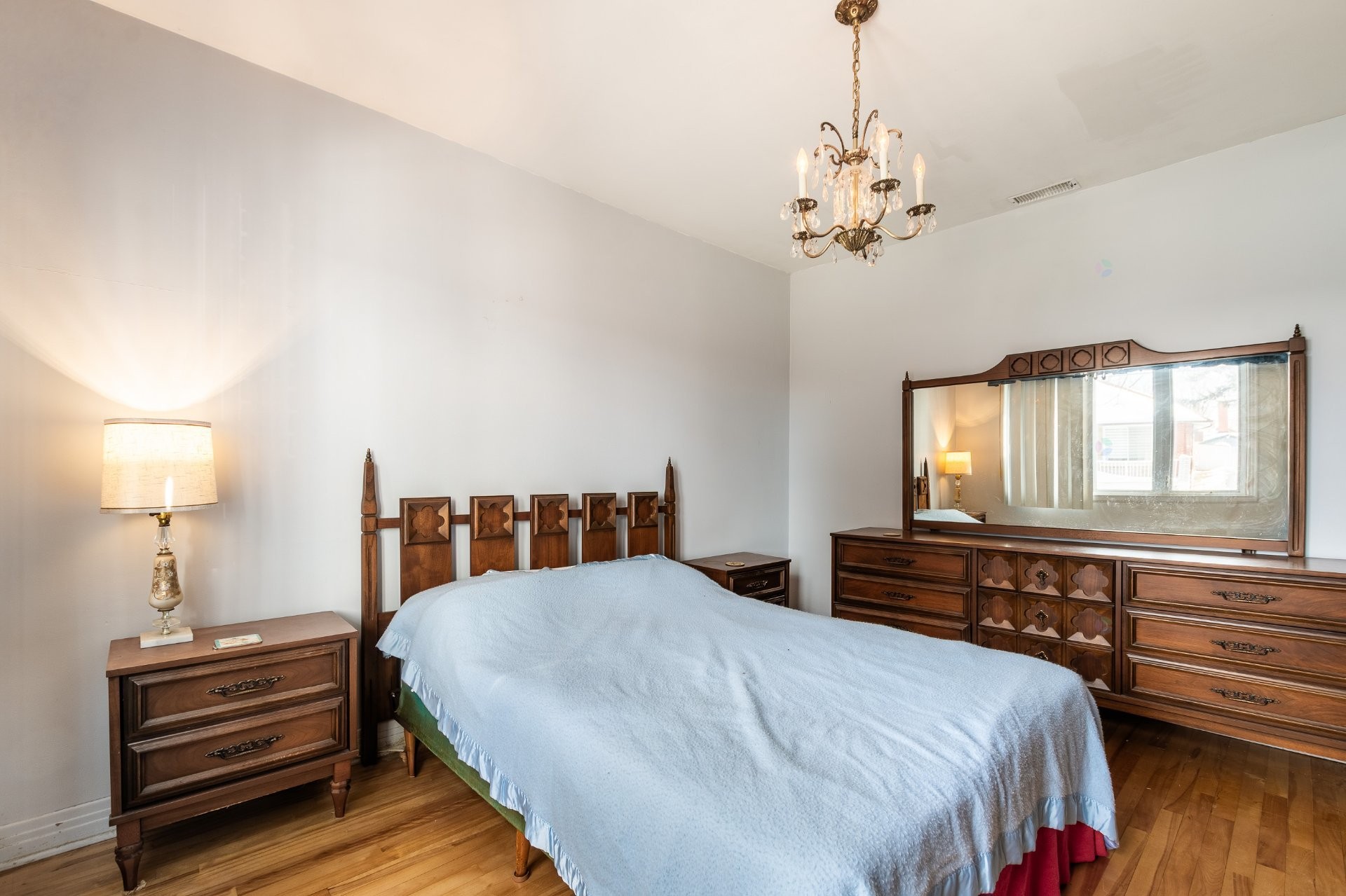 









11027


Av. Racette

,
Montréal (Montréal-Nord),




QC
H3N2Z3

