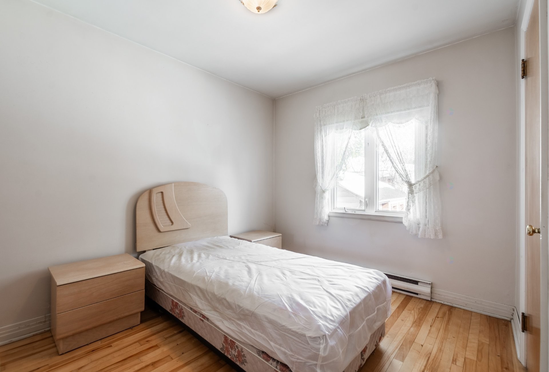 









11027


Av. Racette

,
Montréal (Montréal-Nord),




QC
H3N2Z3

