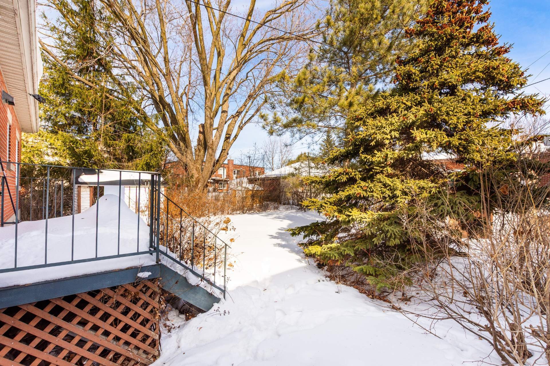 









11027


Av. Racette

,
Montréal (Montréal-Nord),




QC
H3N2Z3

