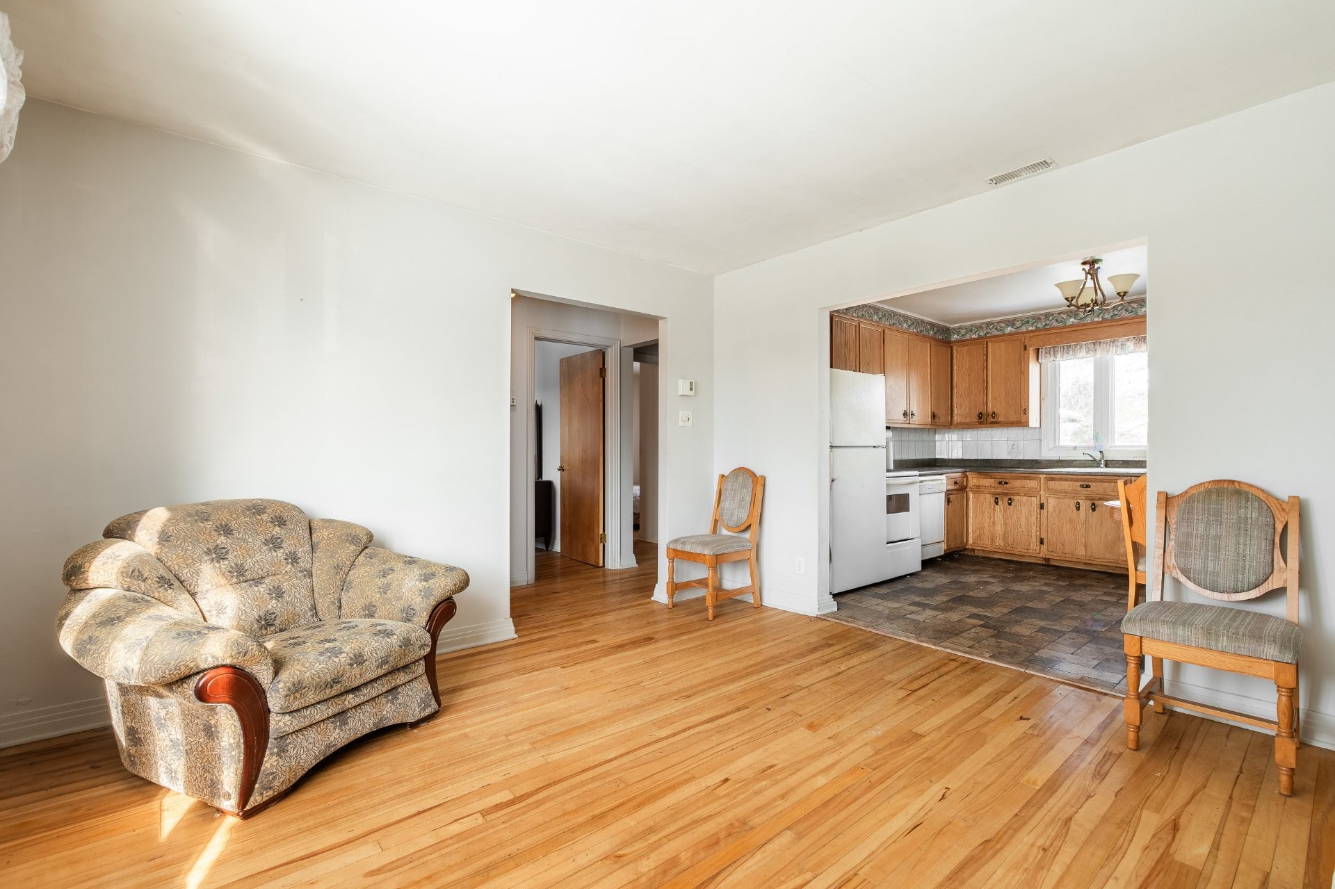 









11027


Av. Racette

,
Montréal (Montréal-Nord),




QC
H3N2Z3

