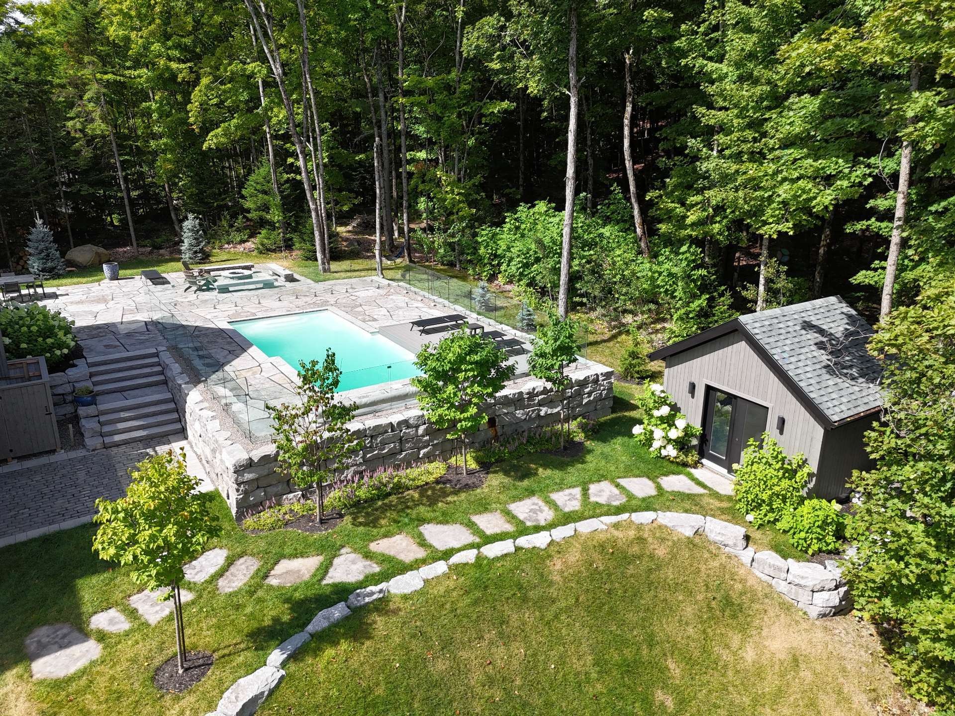 









443


Ch. de l'Héritage

,
Saint-Sauveur,




QC
J0R1R4

