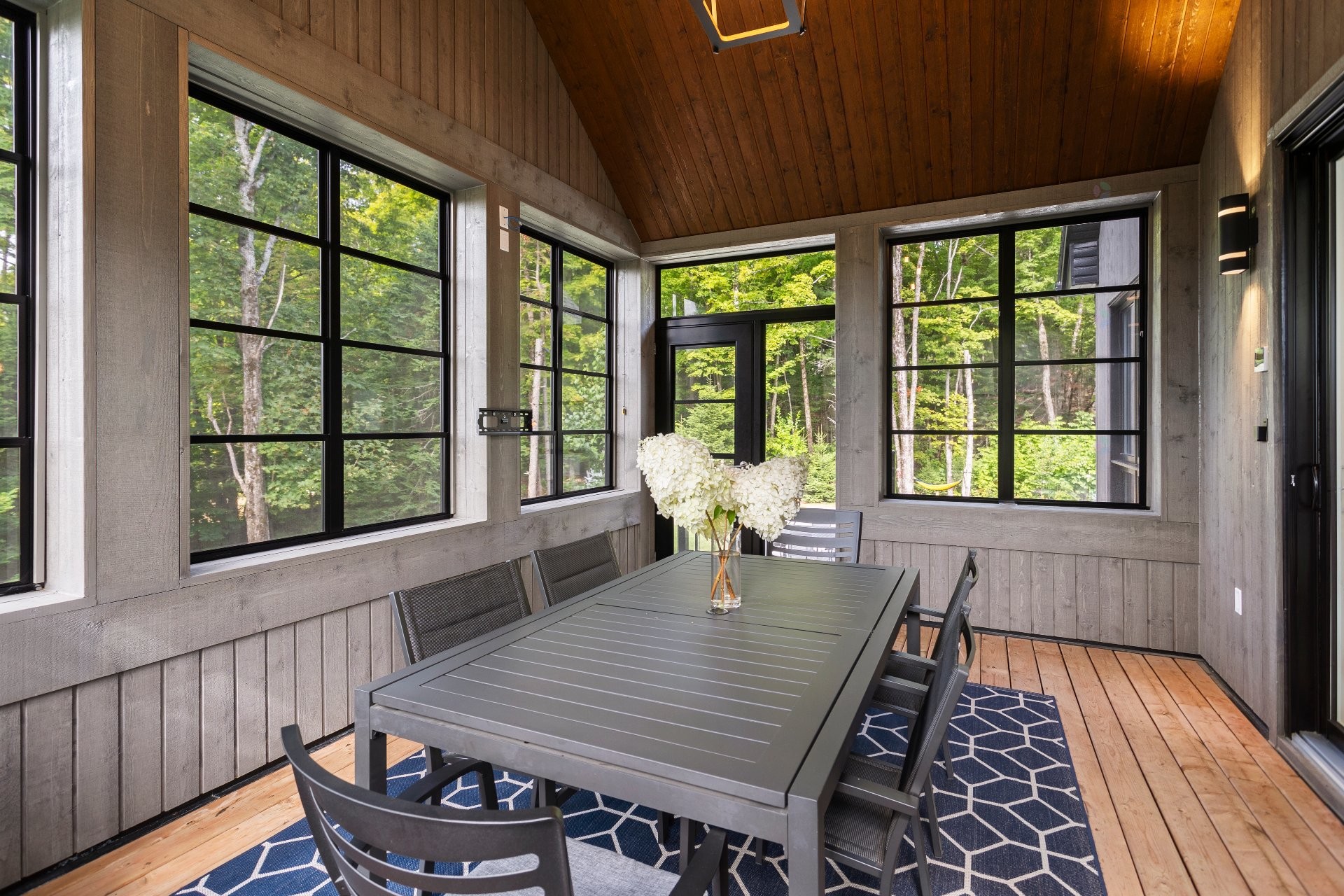 









443


Ch. de l'Héritage

,
Saint-Sauveur,




QC
J0R1R4

