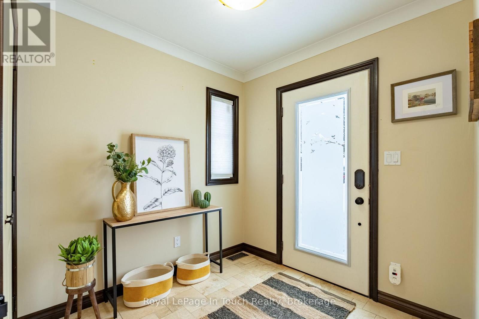 












727 VICTORIA STREET

,
Midland,




Ontario
L4R1B2

