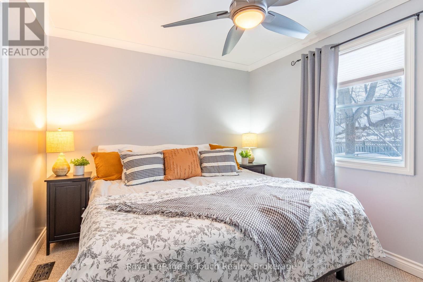 












727 VICTORIA STREET

,
Midland,




Ontario
L4R1B2

