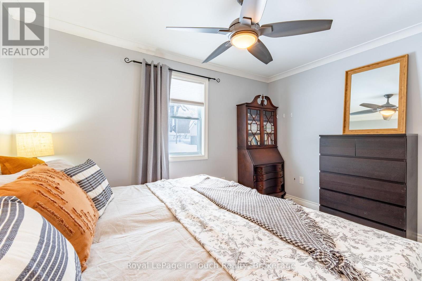 












727 VICTORIA STREET

,
Midland,




Ontario
L4R1B2

