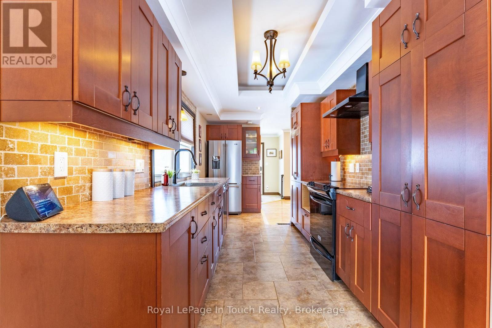 












727 VICTORIA STREET

,
Midland,




Ontario
L4R1B2

