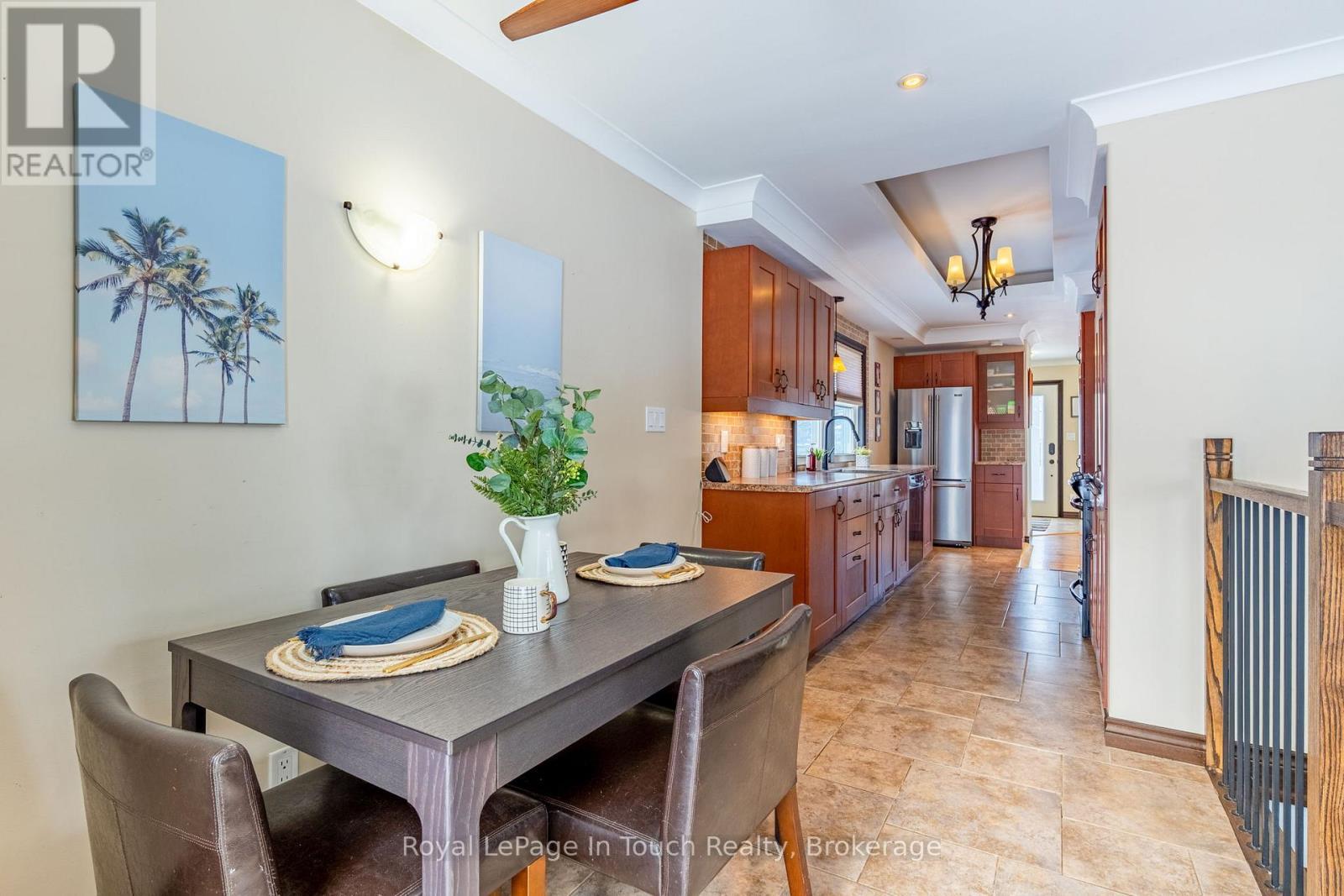 












727 VICTORIA STREET

,
Midland,




Ontario
L4R1B2

