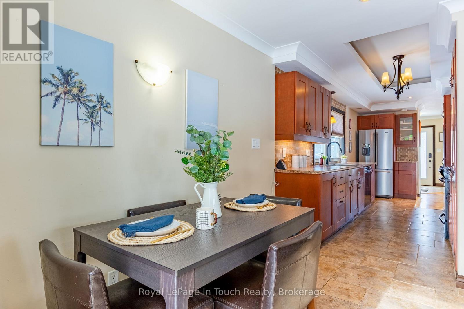 












727 VICTORIA STREET

,
Midland,




Ontario
L4R1B2

