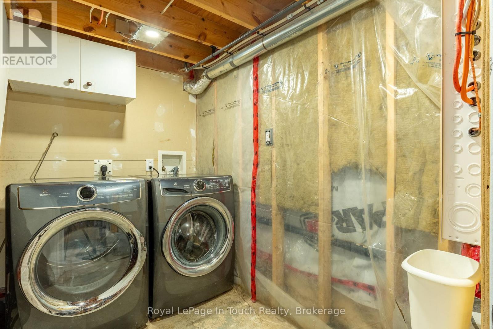 












727 VICTORIA STREET

,
Midland,




Ontario
L4R1B2

