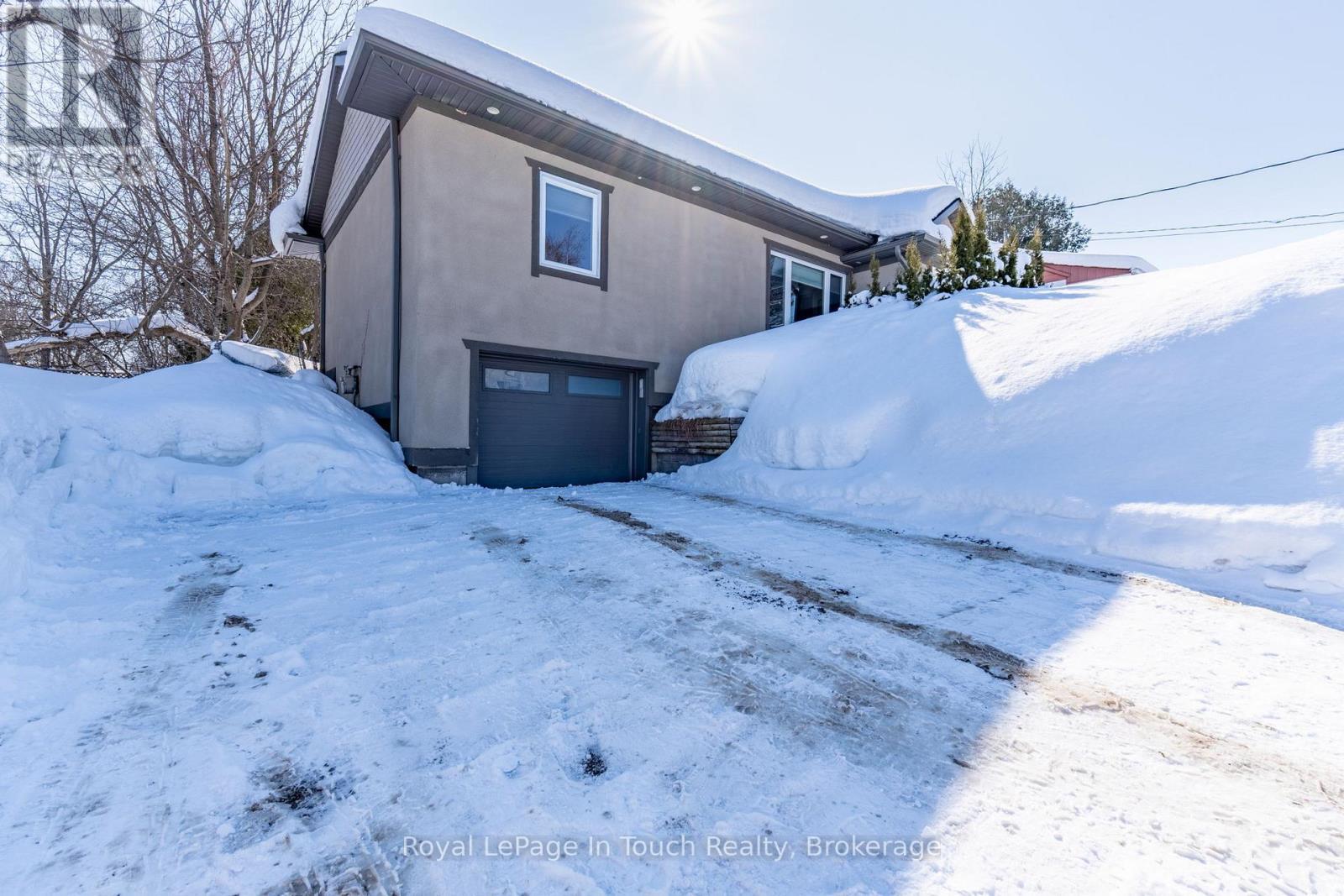 












727 VICTORIA STREET

,
Midland,




Ontario
L4R1B2

