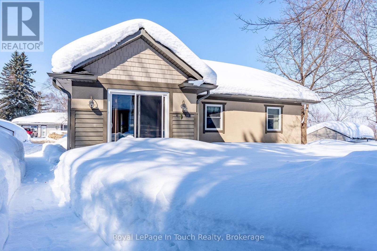 












727 VICTORIA STREET

,
Midland,




Ontario
L4R1B2

