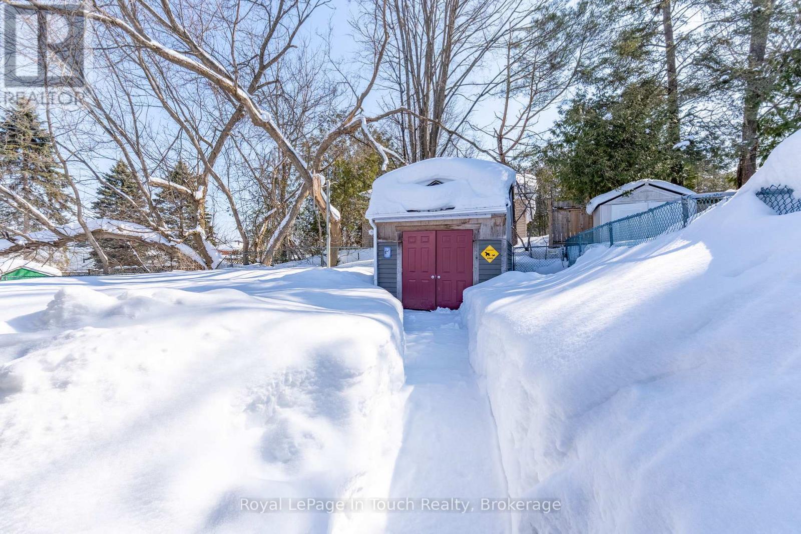 












727 VICTORIA STREET

,
Midland,




Ontario
L4R1B2

