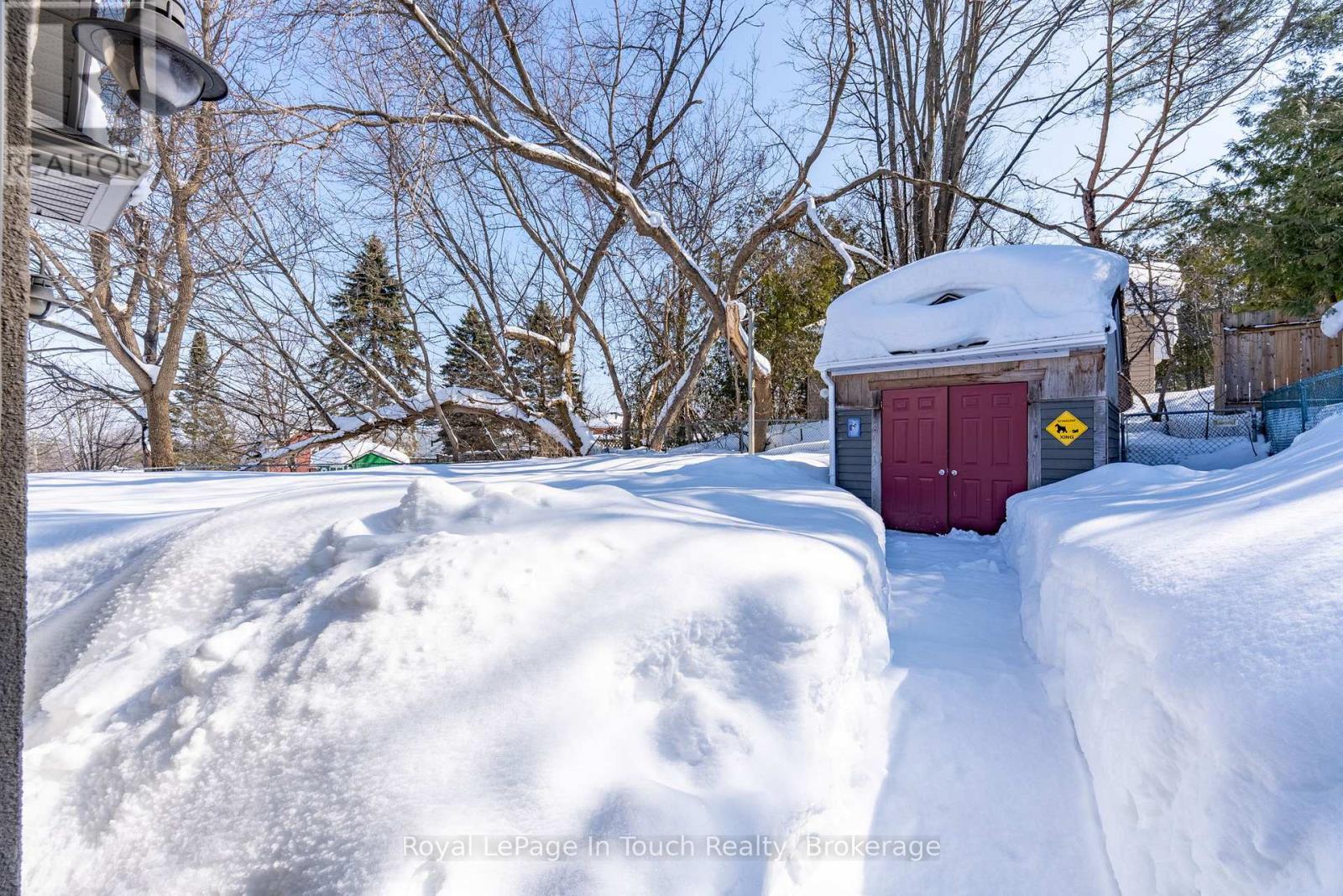 












727 VICTORIA STREET

,
Midland,




Ontario
L4R1B2

