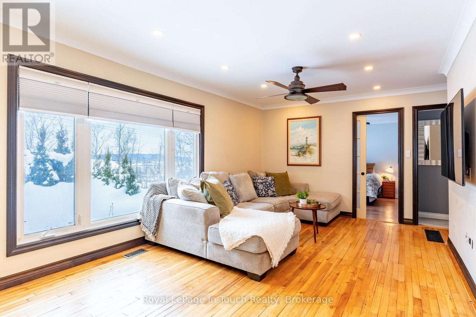 












727 VICTORIA STREET

,
Midland,




Ontario
L4R1B2

