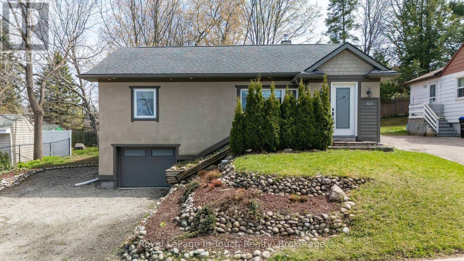 












727 VICTORIA STREET

,
Midland,




Ontario
L4R1B2

