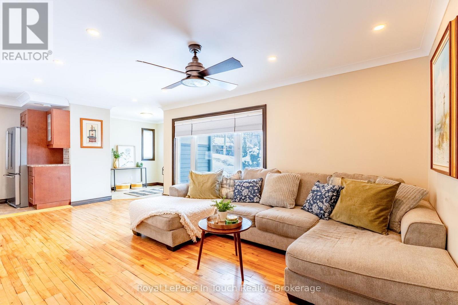 












727 VICTORIA STREET

,
Midland,




Ontario
L4R1B2

