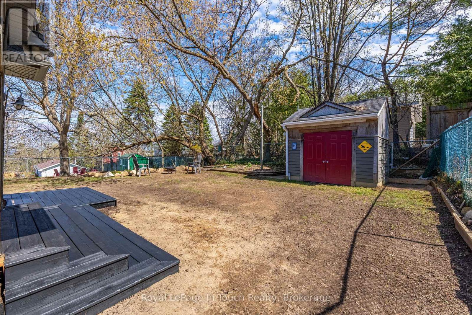 












727 VICTORIA STREET

,
Midland,




Ontario
L4R1B2

