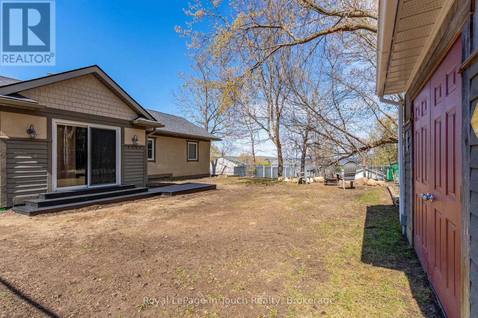 












727 VICTORIA STREET

,
Midland,




Ontario
L4R1B2

