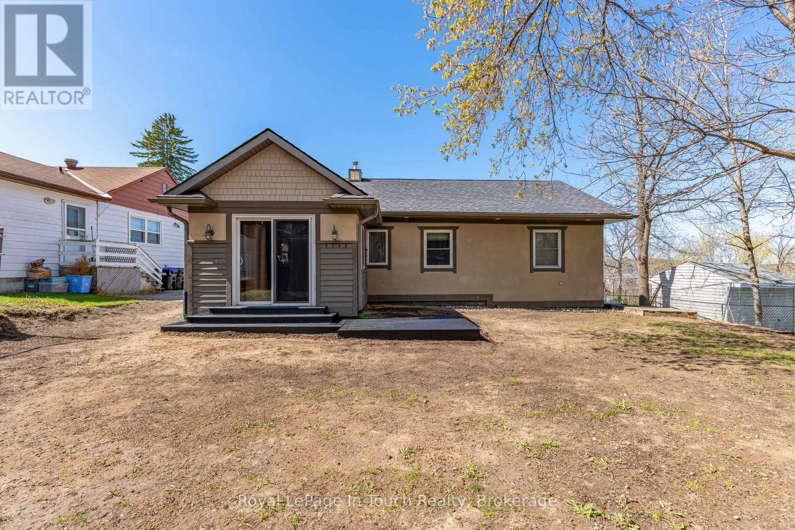 












727 VICTORIA STREET

,
Midland,




Ontario
L4R1B2

