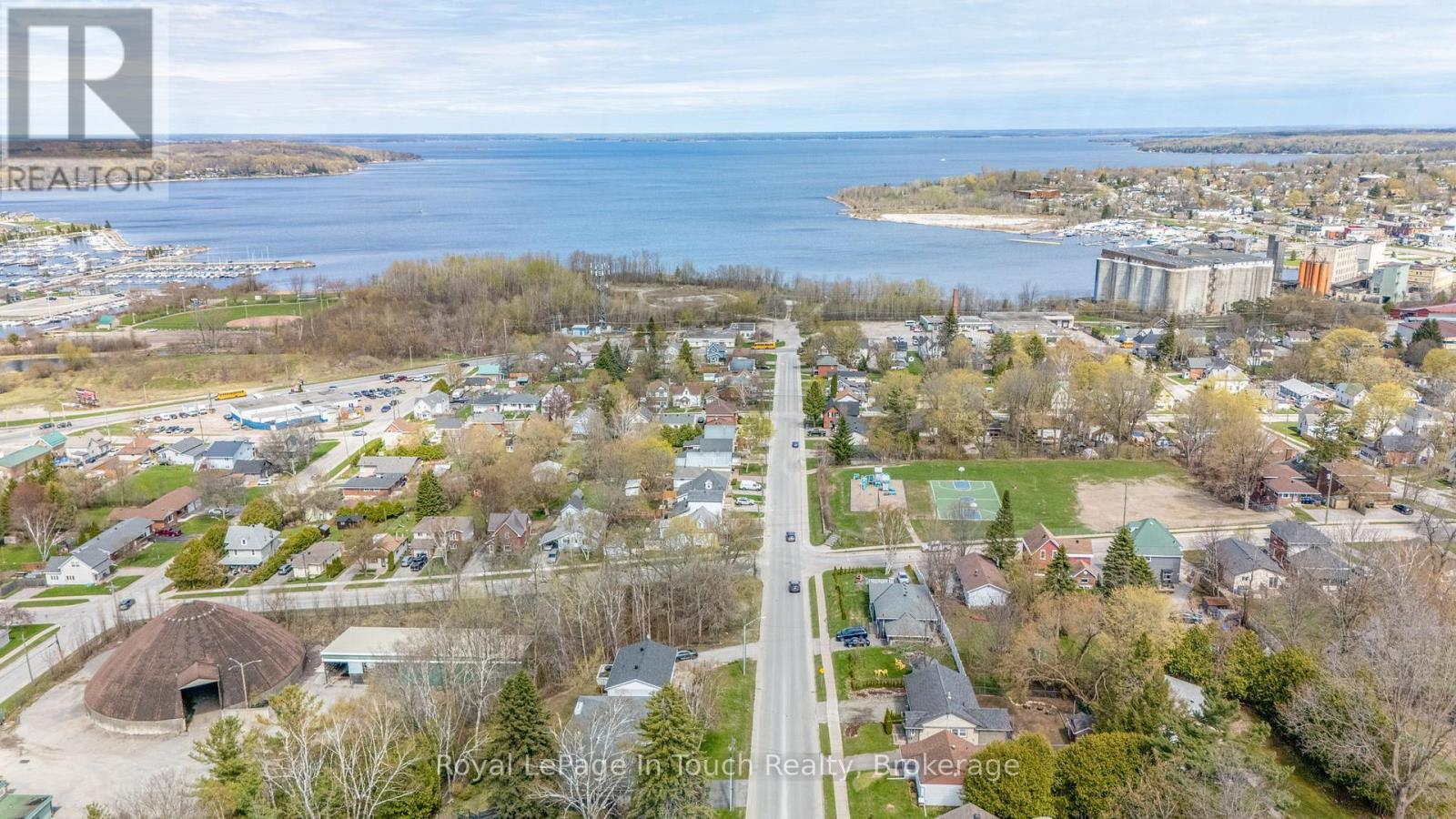 












727 VICTORIA STREET

,
Midland,




Ontario
L4R1B2


