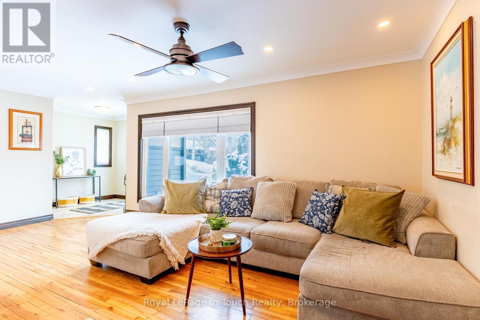 












727 VICTORIA STREET

,
Midland,




Ontario
L4R1B2

