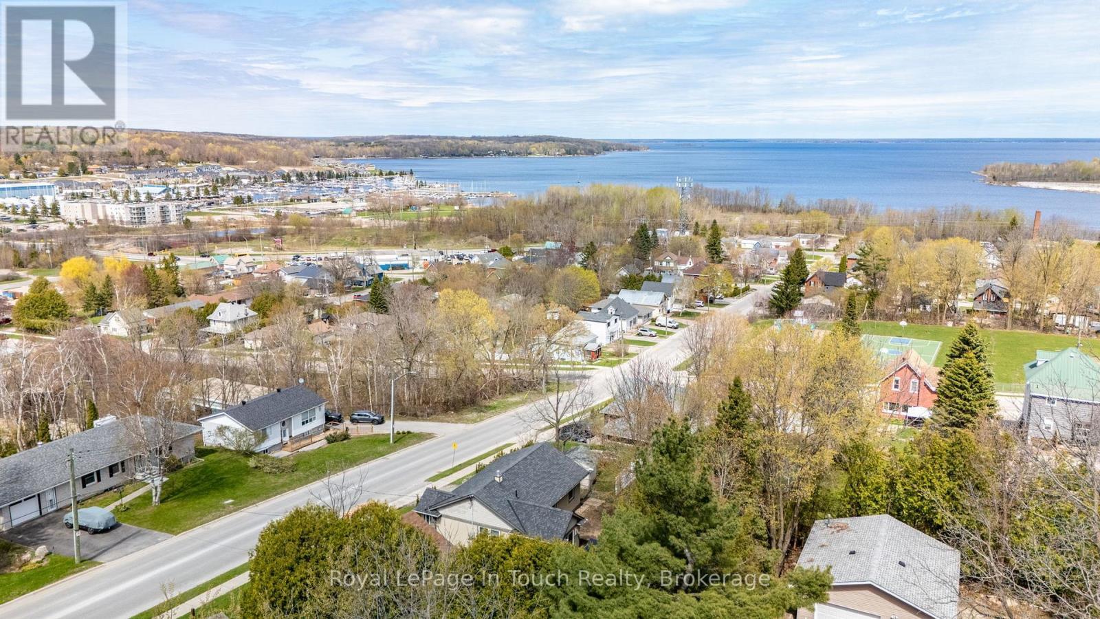 












727 VICTORIA STREET

,
Midland,




Ontario
L4R1B2

