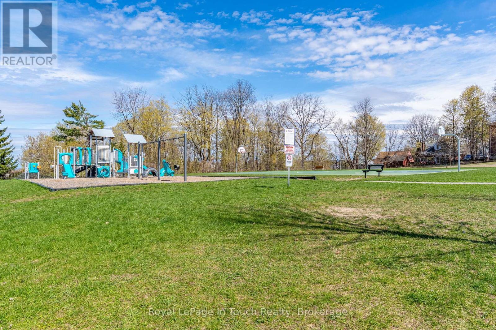 












727 VICTORIA STREET

,
Midland,




Ontario
L4R1B2

