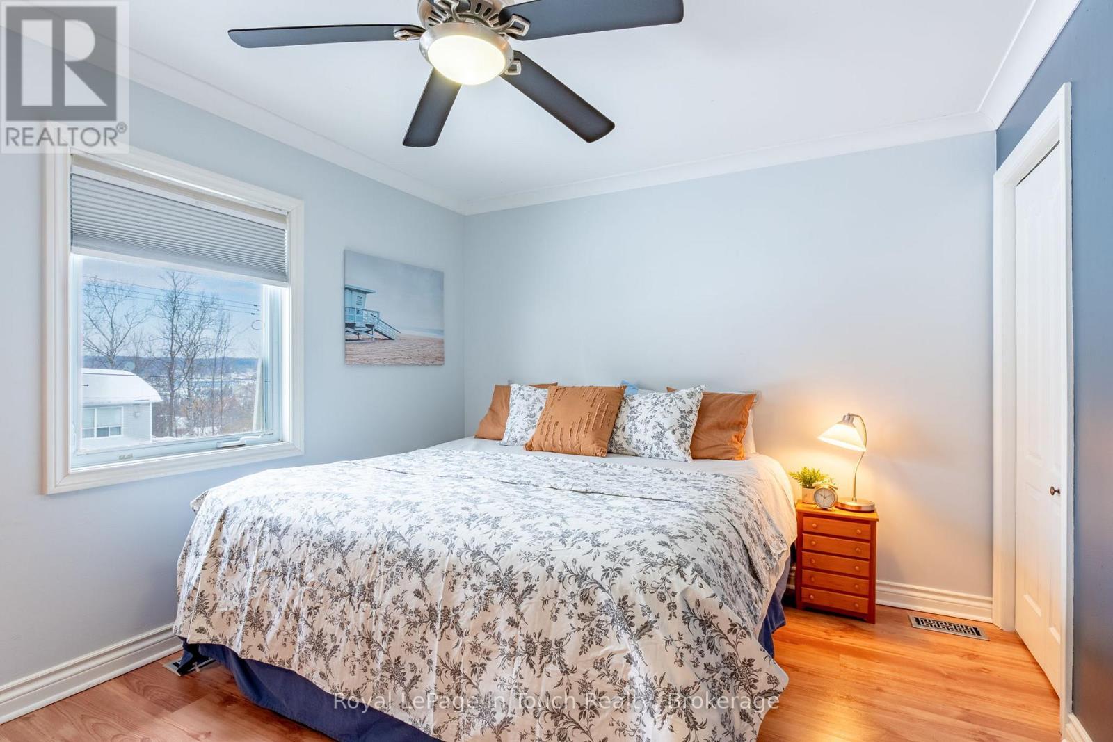 












727 VICTORIA STREET

,
Midland,




Ontario
L4R1B2

