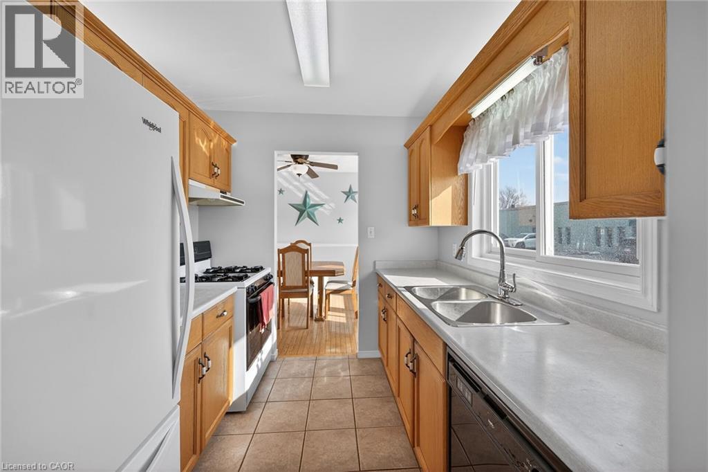 












115 FOREST Street E

,
Dunnville,




Ontario
N1A1B9

